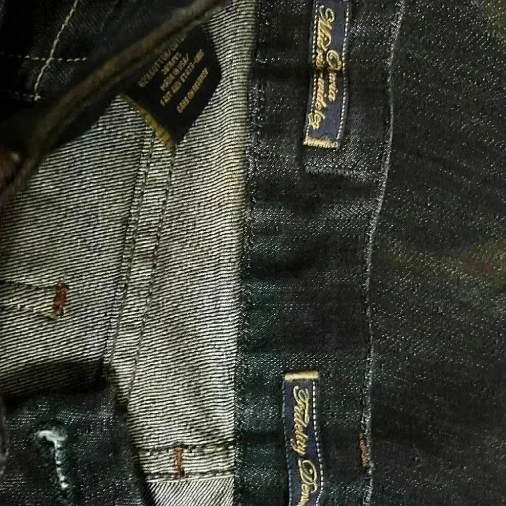 Fidelity Denim Octavia Wide Leg Denim Dark Wash 30” waist and 32 inch inseam - Picture 5 of 8